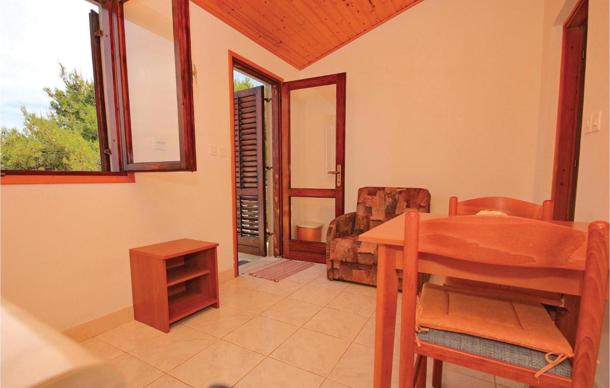 Gorgeous Apartment In Prigradica With Kitchen Kültér fotó