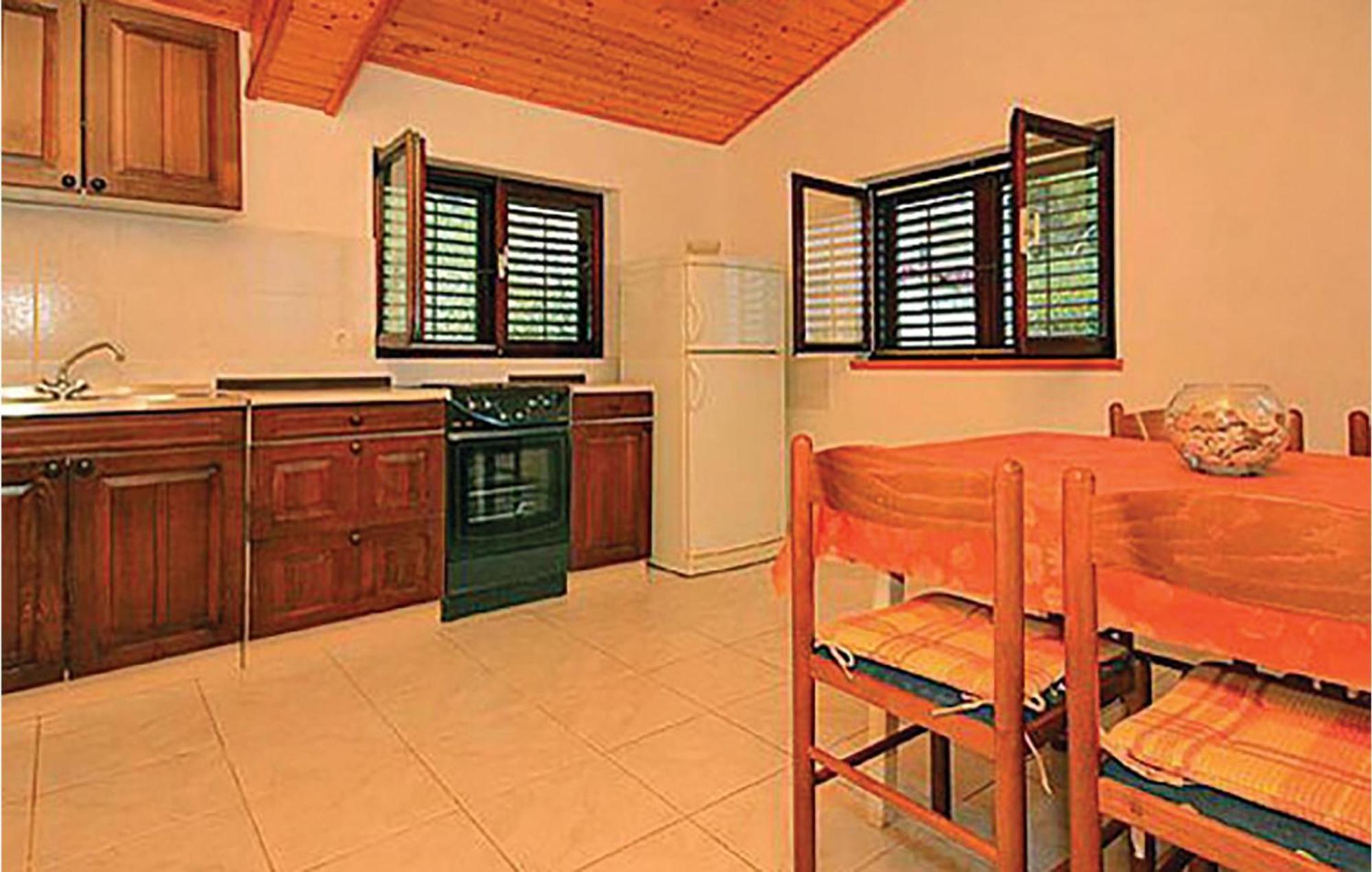 Gorgeous Apartment In Prigradica With Kitchen Kültér fotó