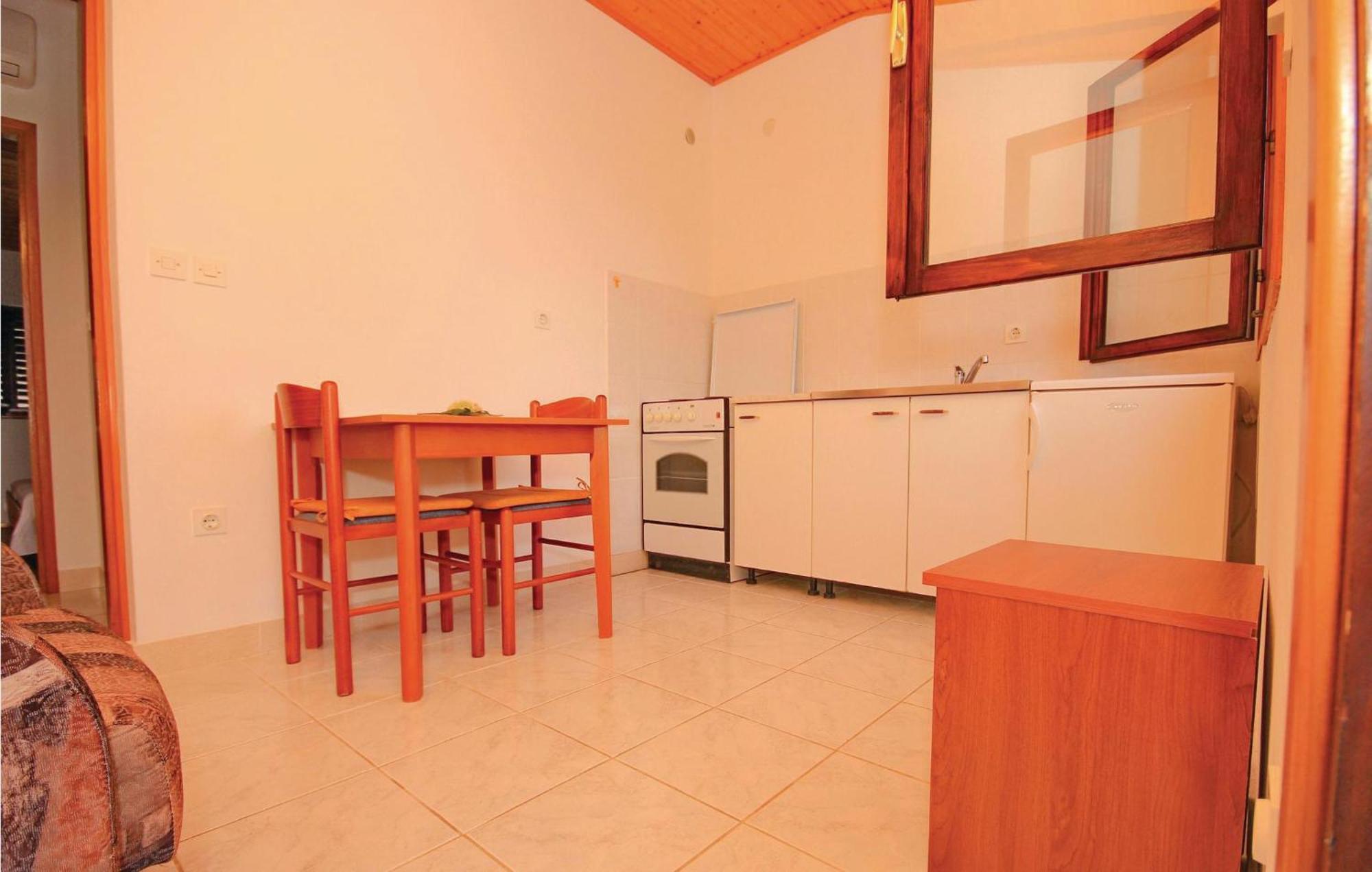 Gorgeous Apartment In Prigradica With Kitchen Kültér fotó