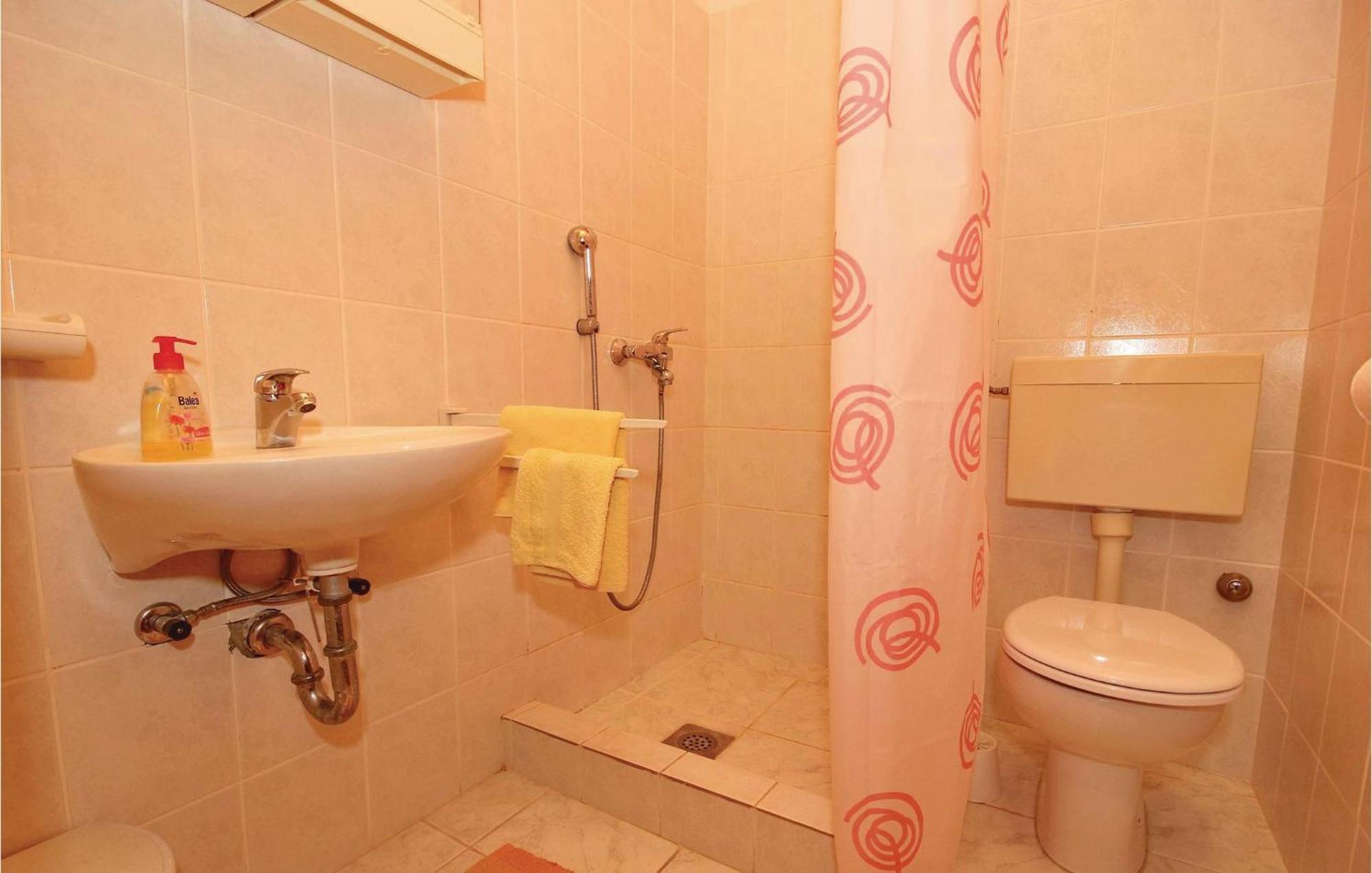 Gorgeous Apartment In Prigradica With Kitchen Kültér fotó