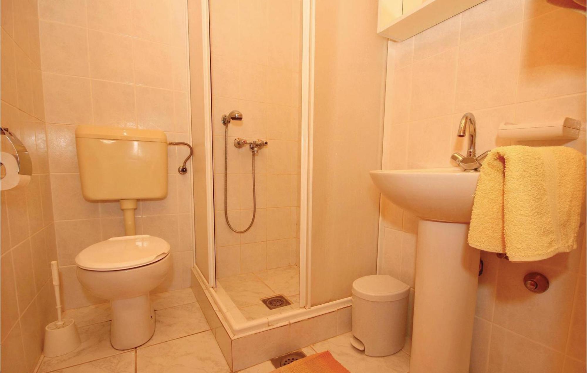 Gorgeous Apartment In Prigradica With Kitchen Kültér fotó